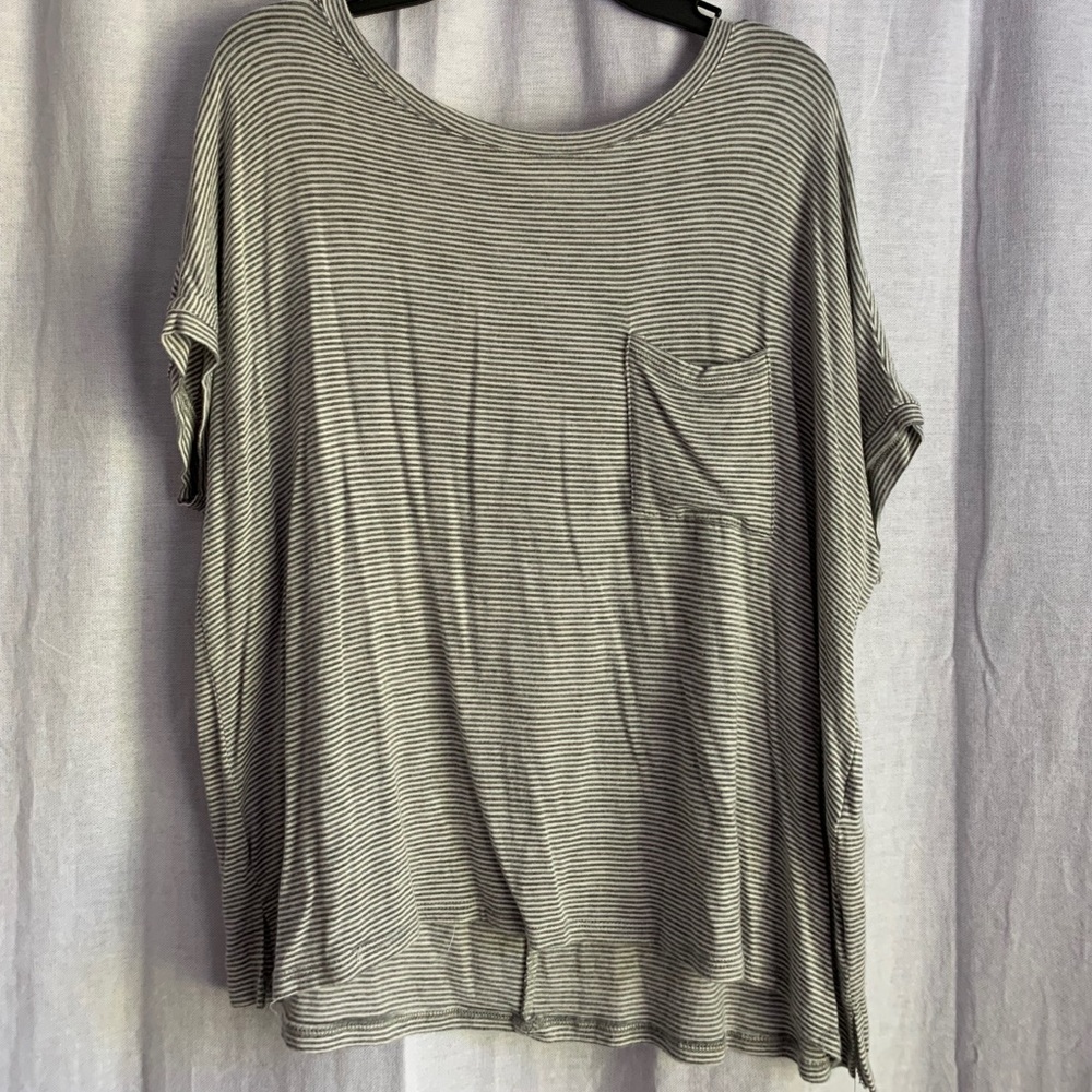 gray and white stripped shirt